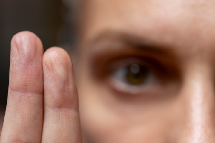 a person holding 2 fingers up for EMDR therapy